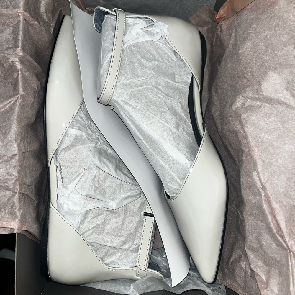 [SOLD] FINAL REDUCTION‼️ DONATING SOON‼️ NWOT FRANCO SARTO Flats